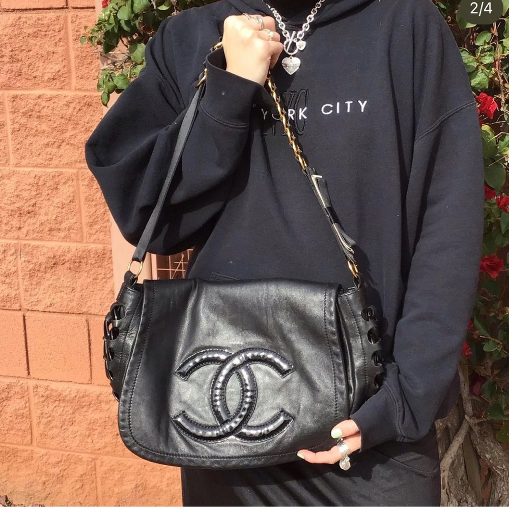 Chanel modern chain shoulder bag